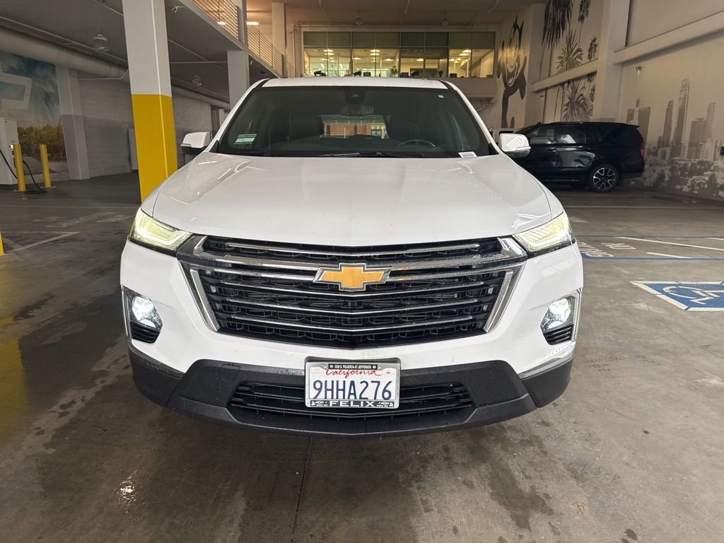 Used 2023 Chevrolet Traverse LT image 2