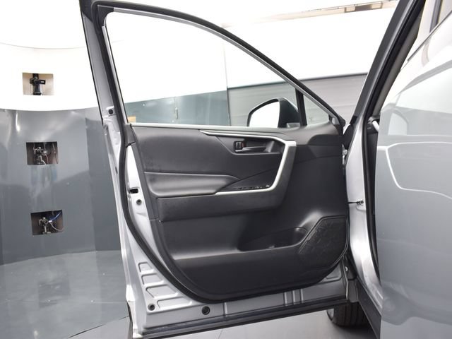 Used 2022 Toyota RAV4 LE FWD image 10