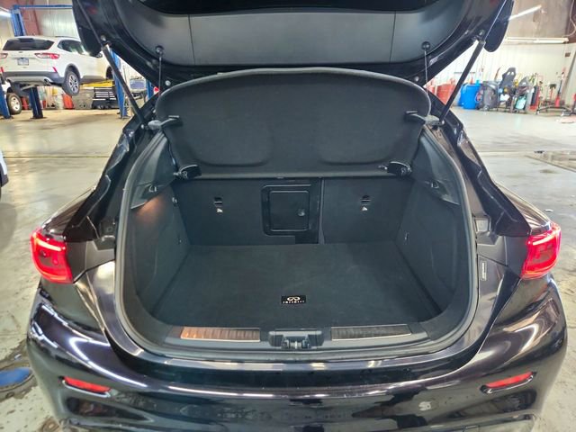 Used 2018 INFINITI QX30 Premium w/ Cargo Package image 24