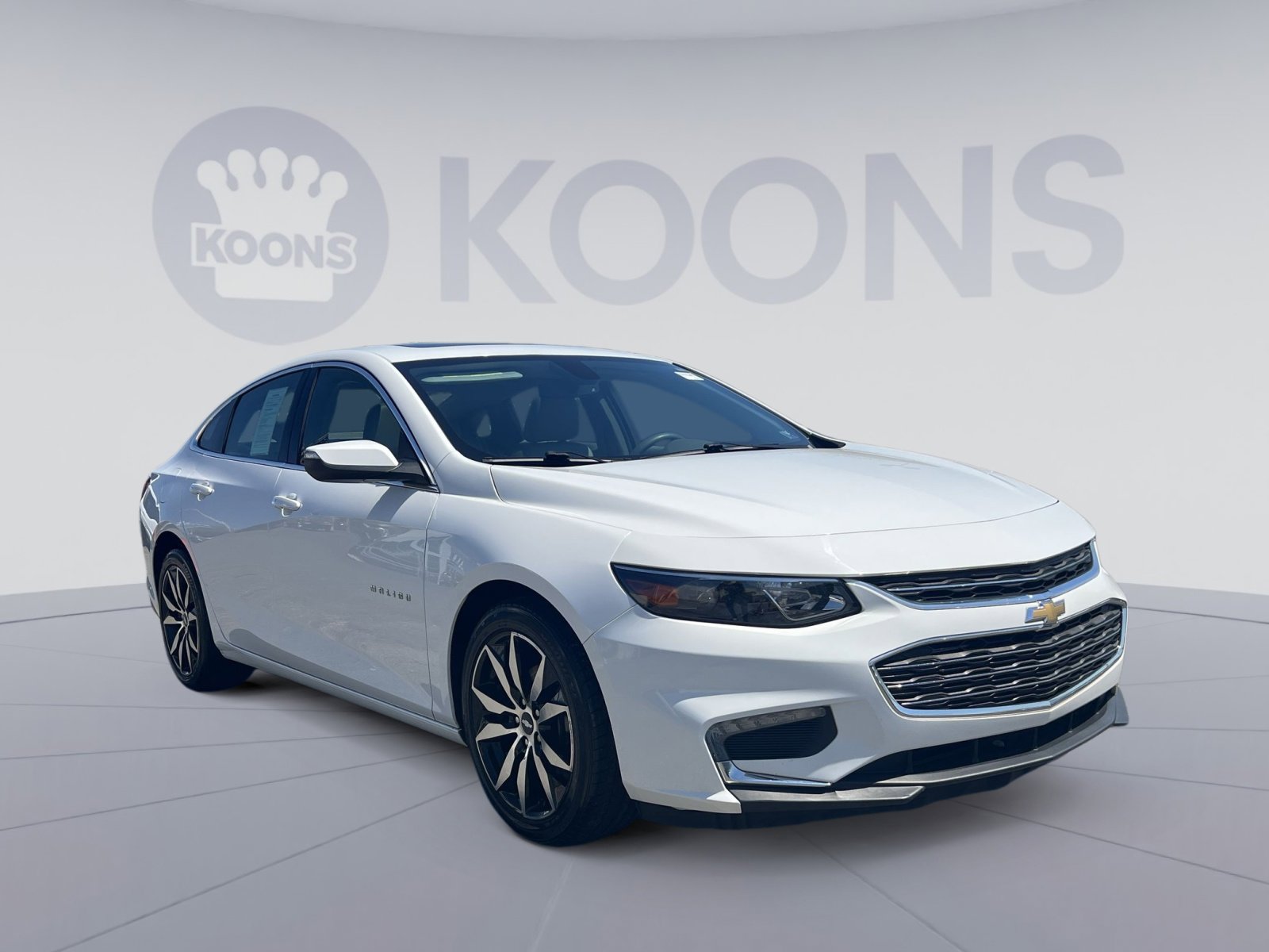 Used 2016 Chevrolet Malibu LT w/ Leather Package image 2
