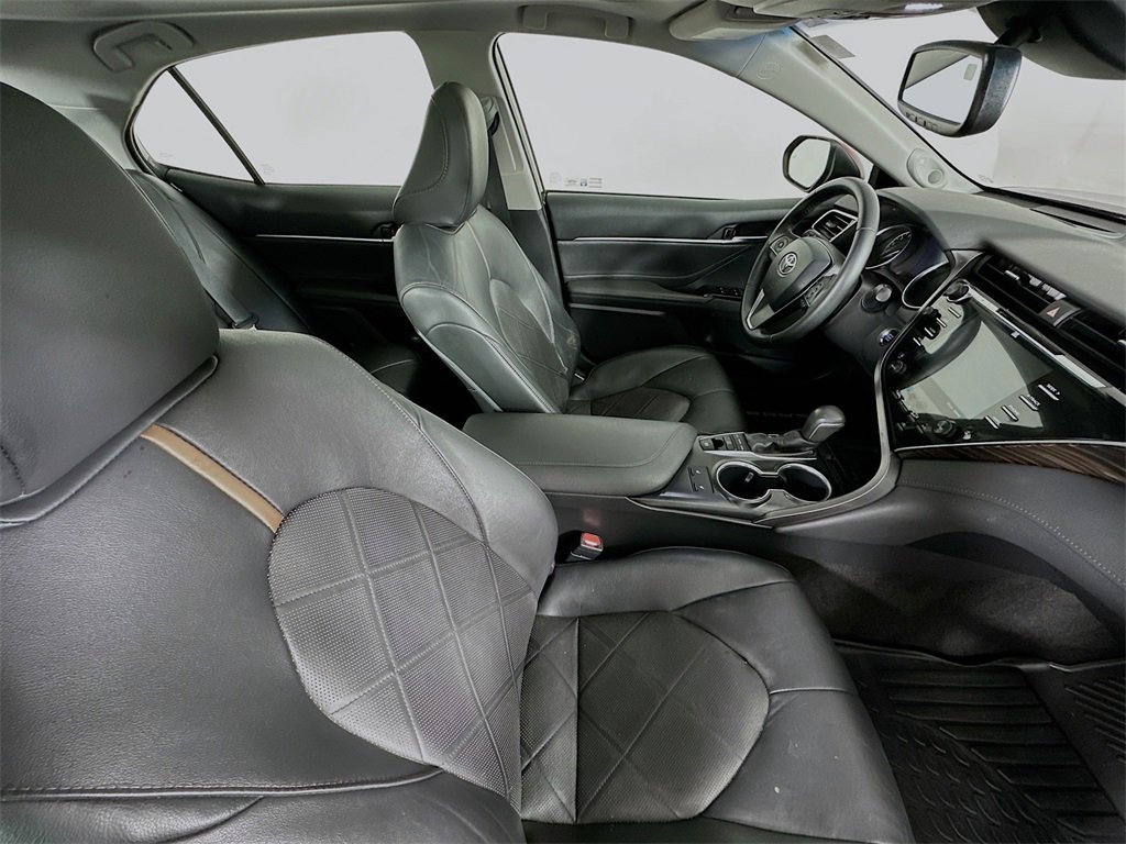 Used 2018 Toyota Camry XLE image 28