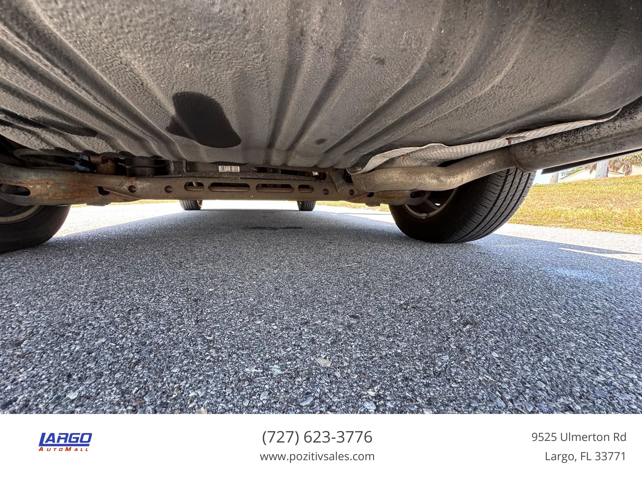 Used 2013 Chrysler Town & Country Touring-L w/ Driver Convenience Group FWD image 24