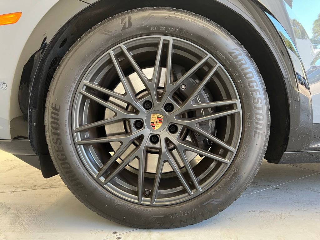 Certified 2025 Porsche Cayenne GTS AWD/4WD image 27