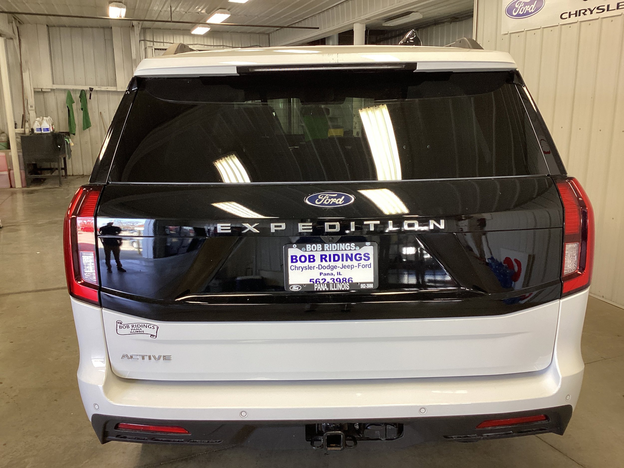 Used 2025 Ford Expedition Active AWD/4WD image 4