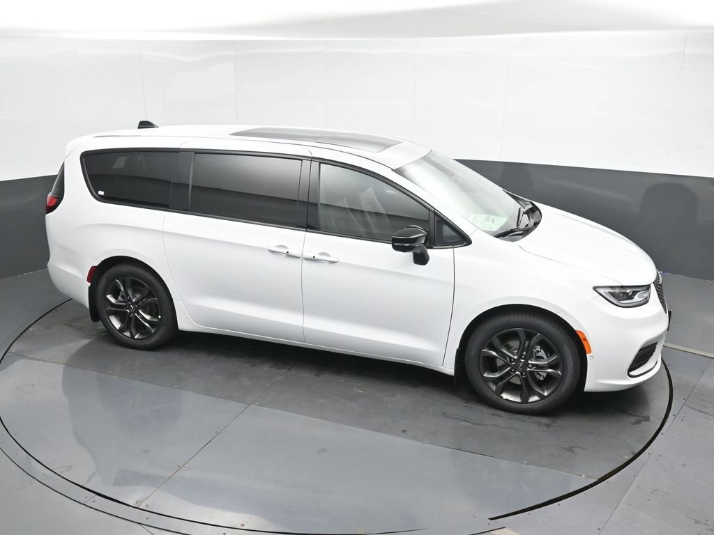 New 2026 Chrysler Pacifica Select image 33
