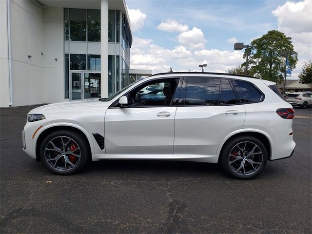 New 2026 BMW X5 xDrive40i w/ M Sport Package image 2