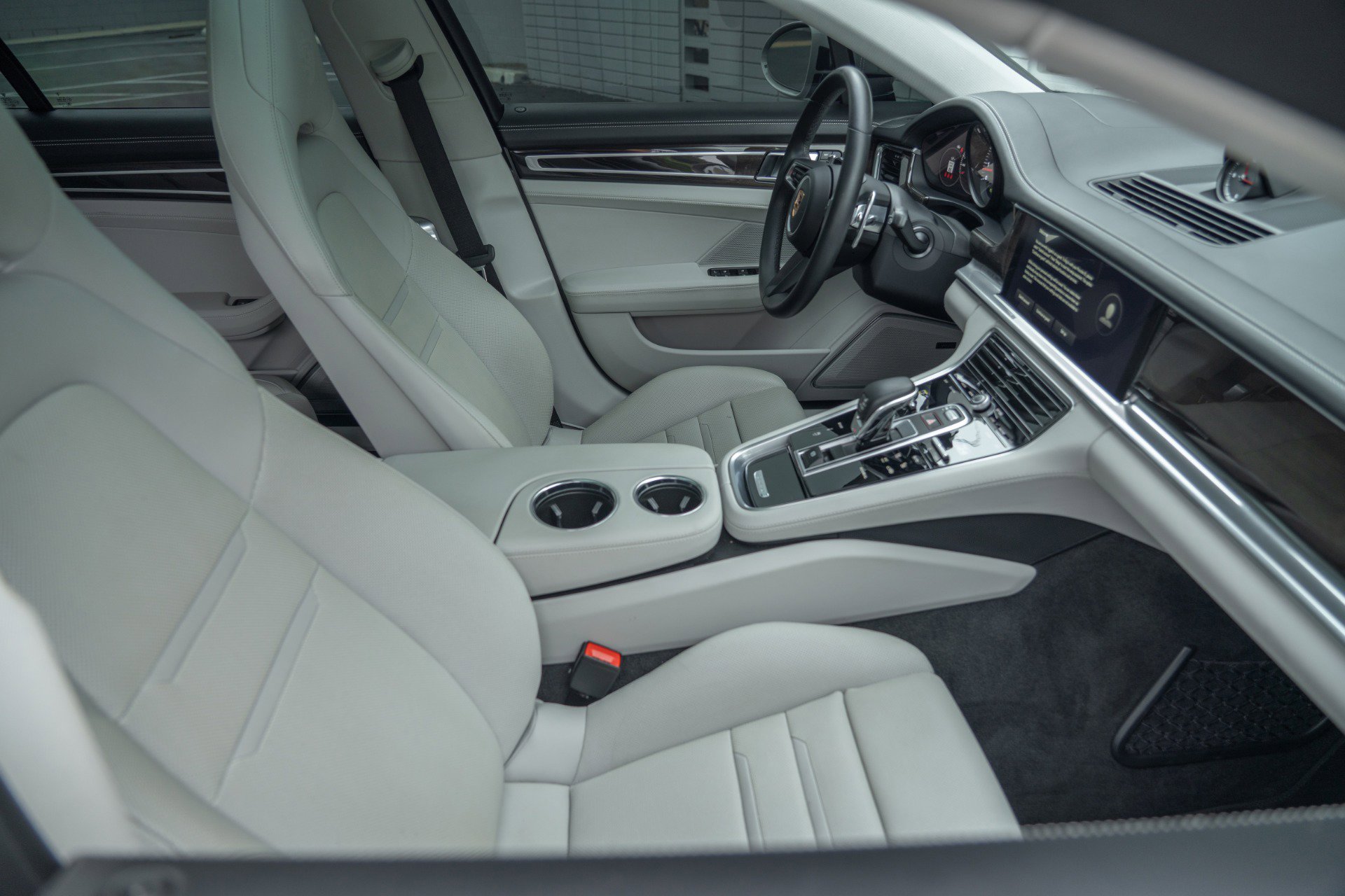 Used 2023 Porsche Panamera 4 Platinum Edition image 7