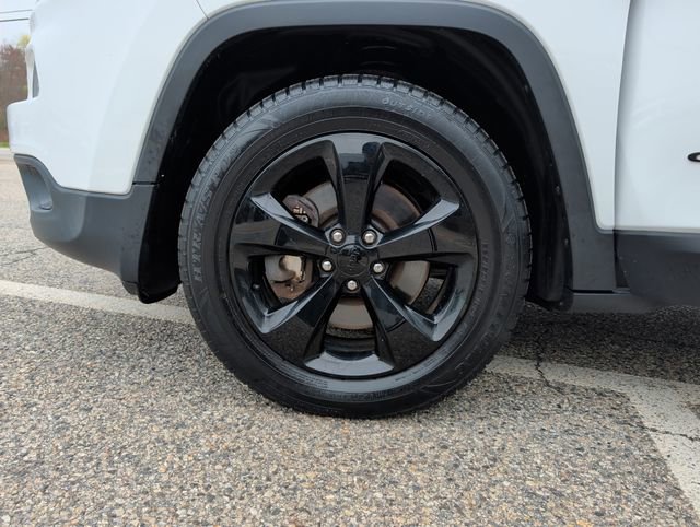 Used 2016 Jeep Cherokee Latitude w/ Cold Weather Group AWD/4WD image 35