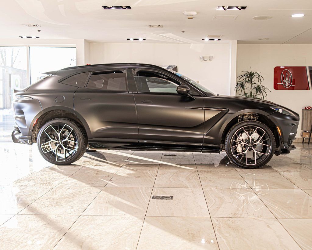 Used 2025 Aston Martin DBX 707 image 9