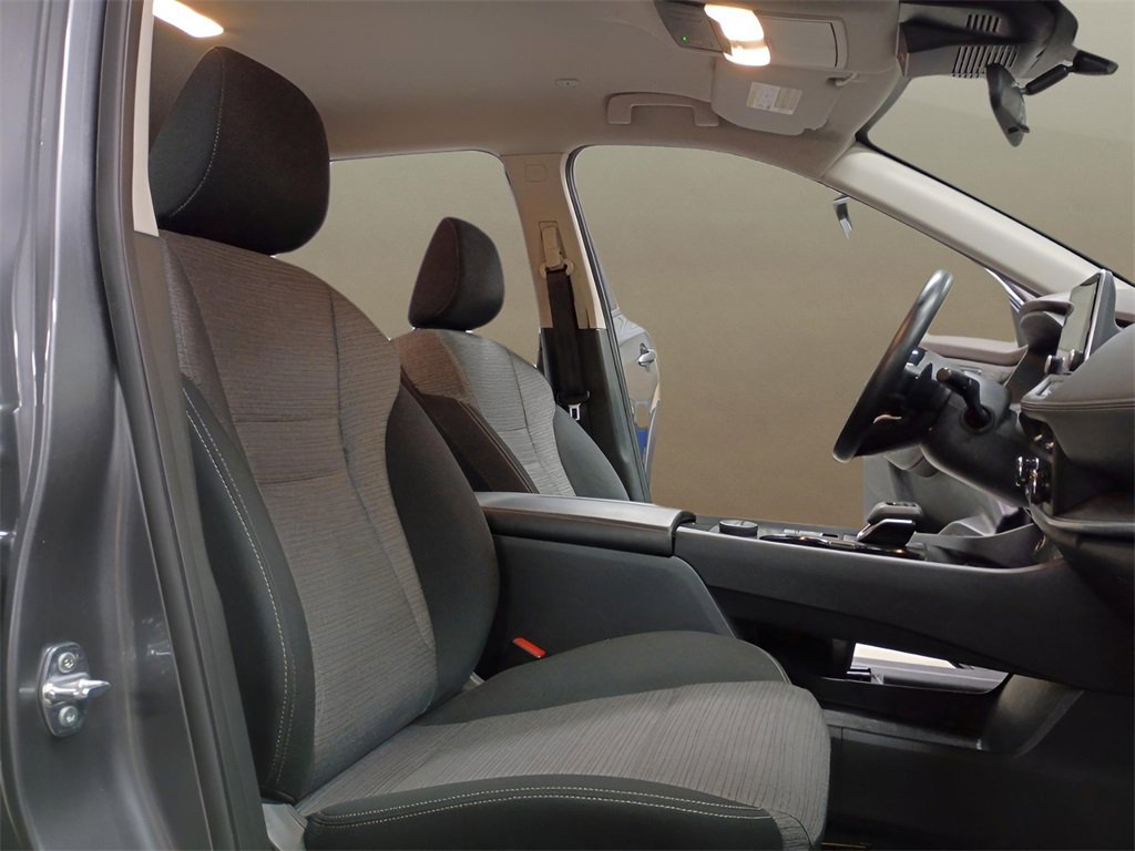 Used 2023 Nissan Rogue SV image 18