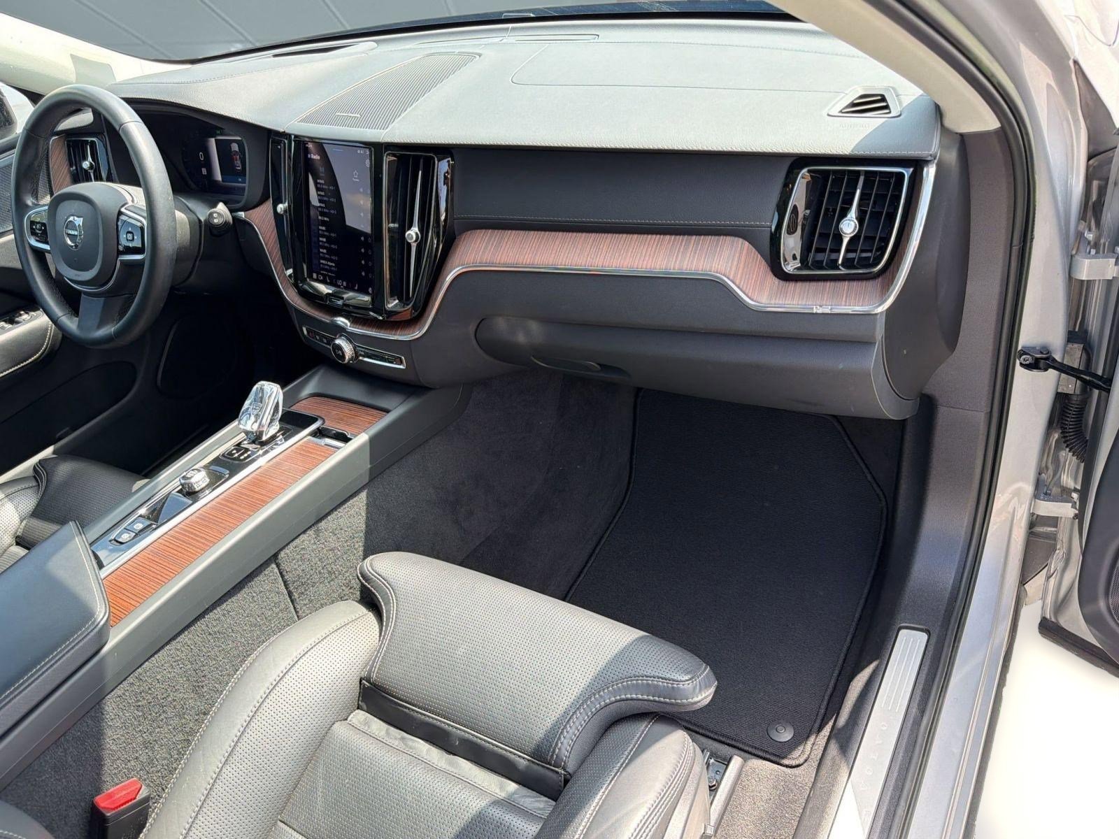Certified 2023 Volvo XC60 B5 Ultimate FWD image 30