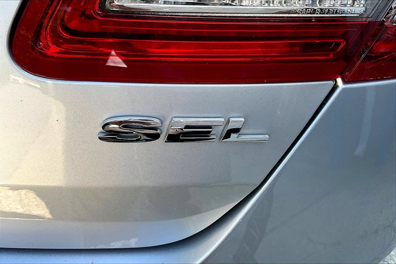 Used 2017 Ford Taurus SEL w/ Equipment Group 201A FWD image 21