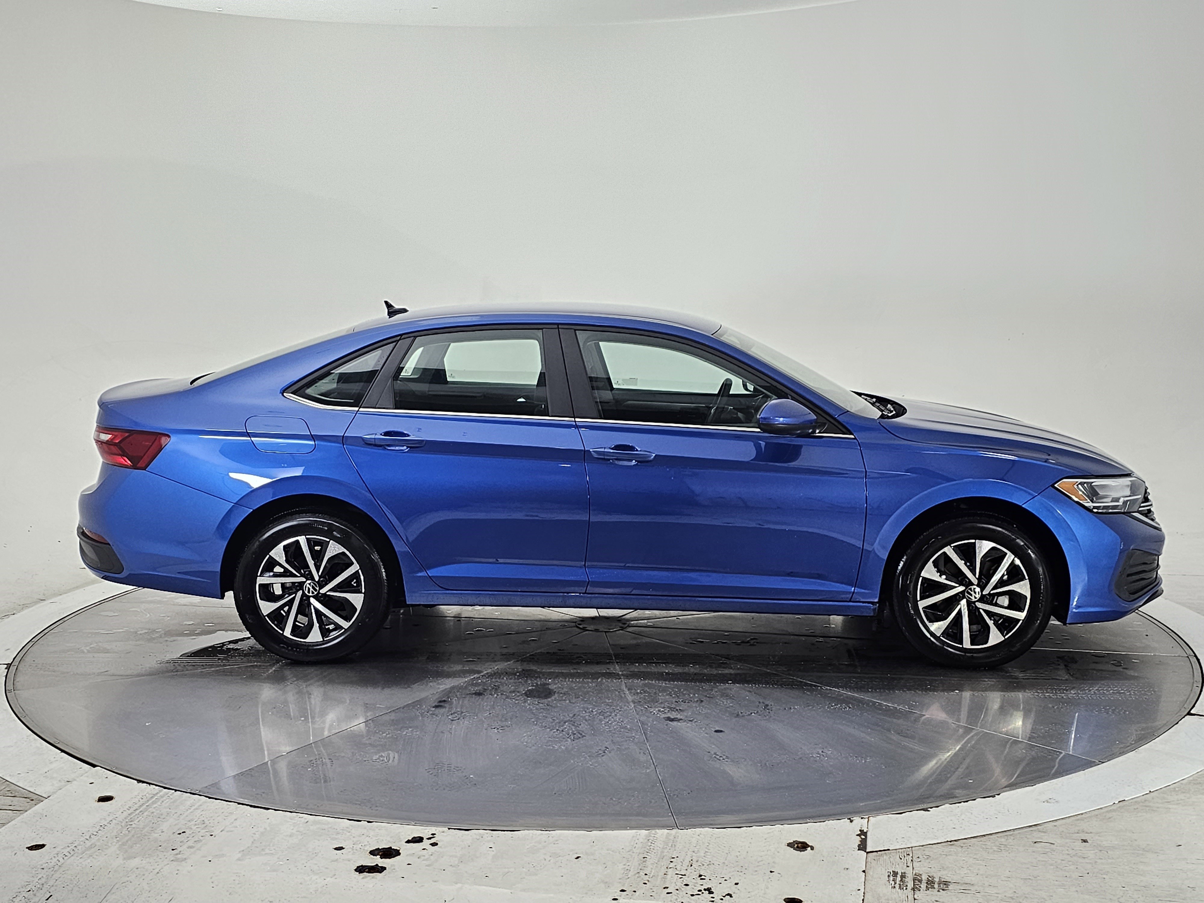 Used 2023 Volkswagen Jetta S image 3