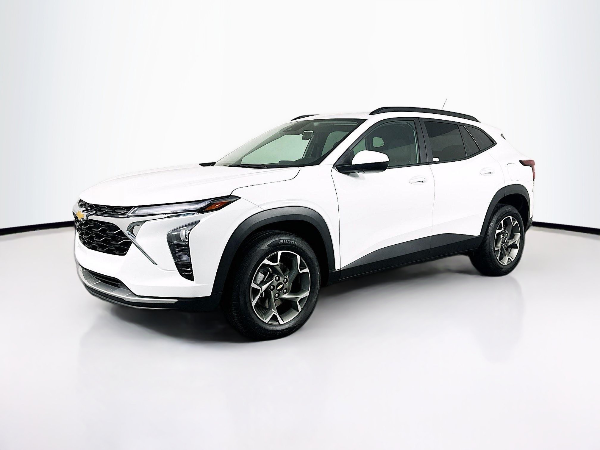 Used 2025 Chevrolet Trax LT w/ LT Convenience Package FWD image 3