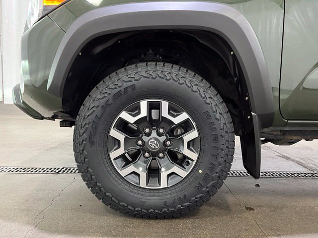 Used 2022 Toyota Tacoma TRD Off-Road AWD/4WD image 24