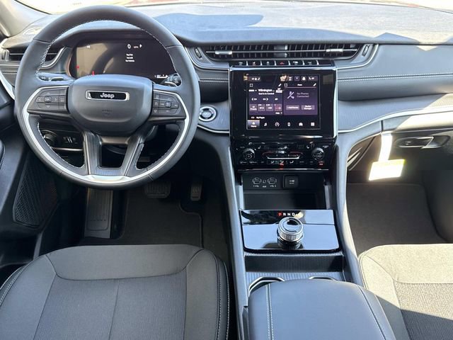 New 2026 Jeep Grand Cherokee Laredo image 3