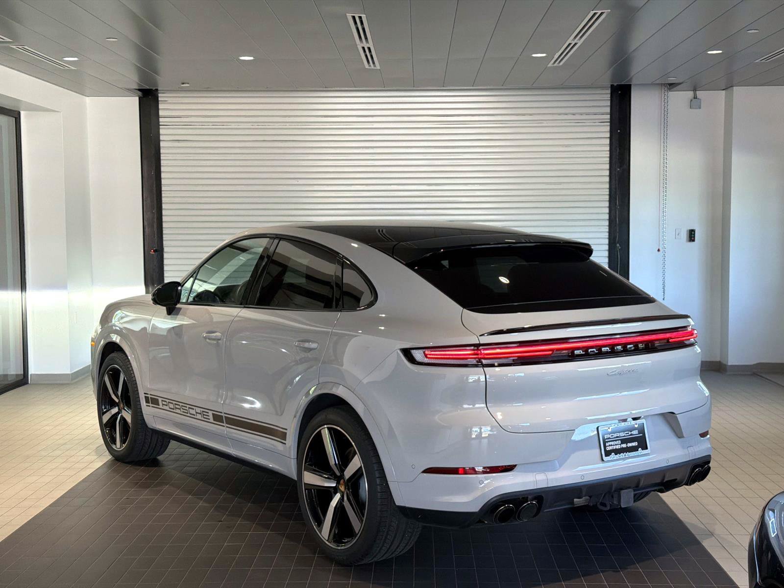 Used 2025 Porsche Cayenne Coupe AWD/4WD image 3