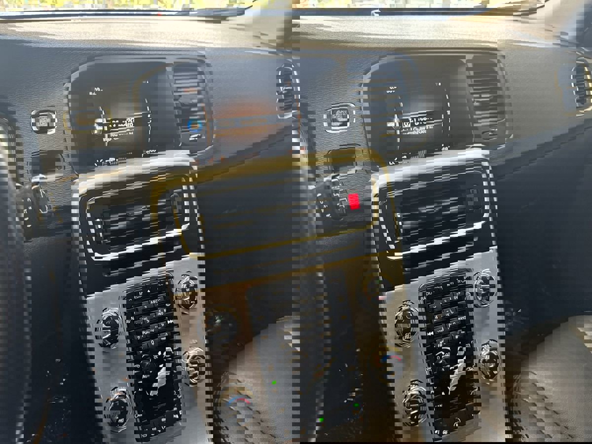 Used 2018 Volvo V60 T5 Cross Country w/ Convenience Package image 24