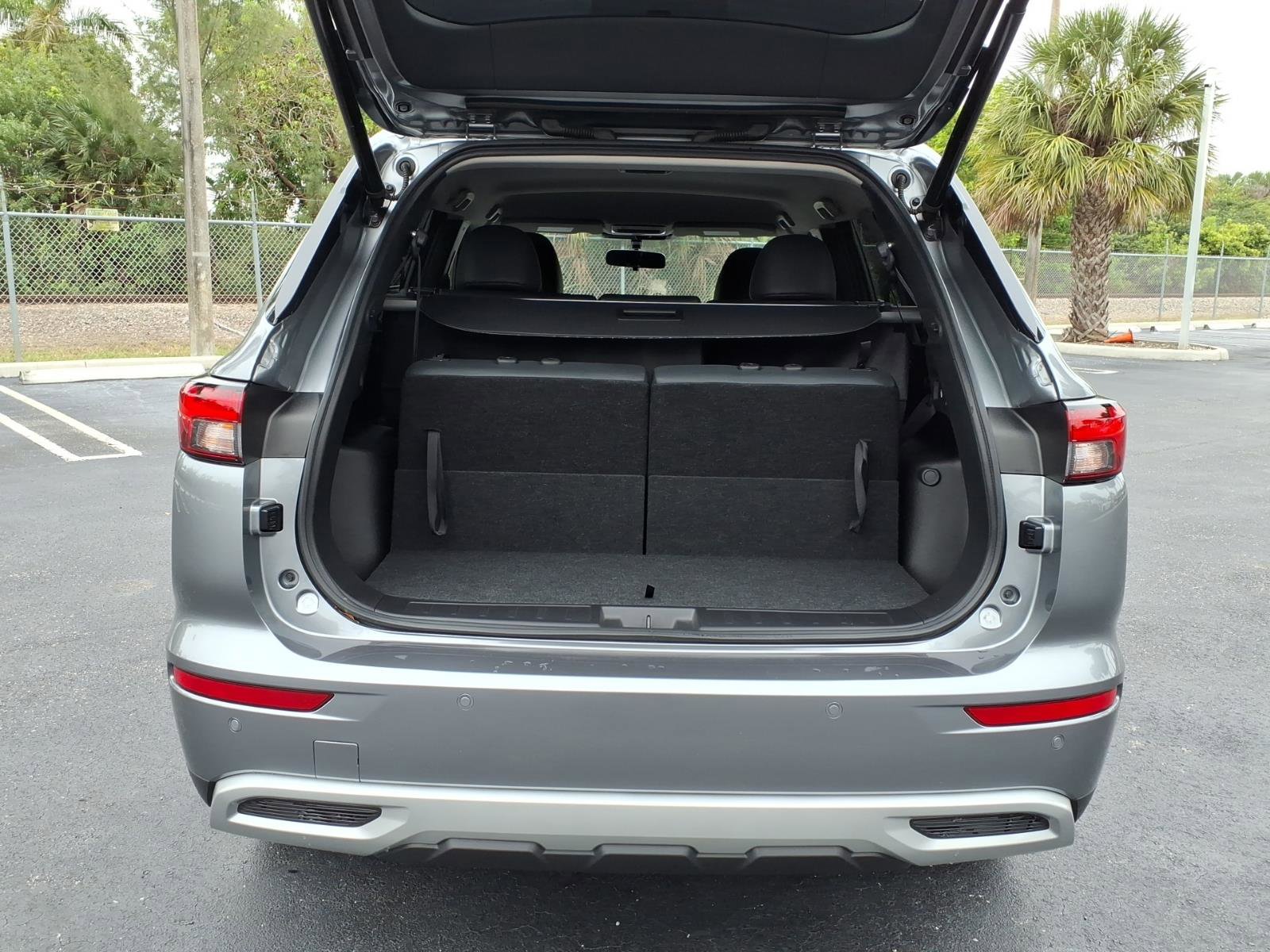 Used 2024 Mitsubishi Outlander SE image 17