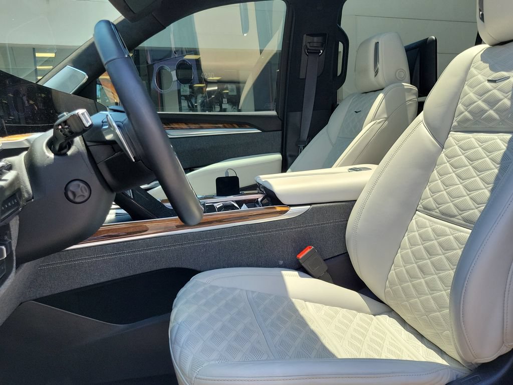 Used 2025 Cadillac Escalade ESV Sport Platinum AWD/4WD image 9