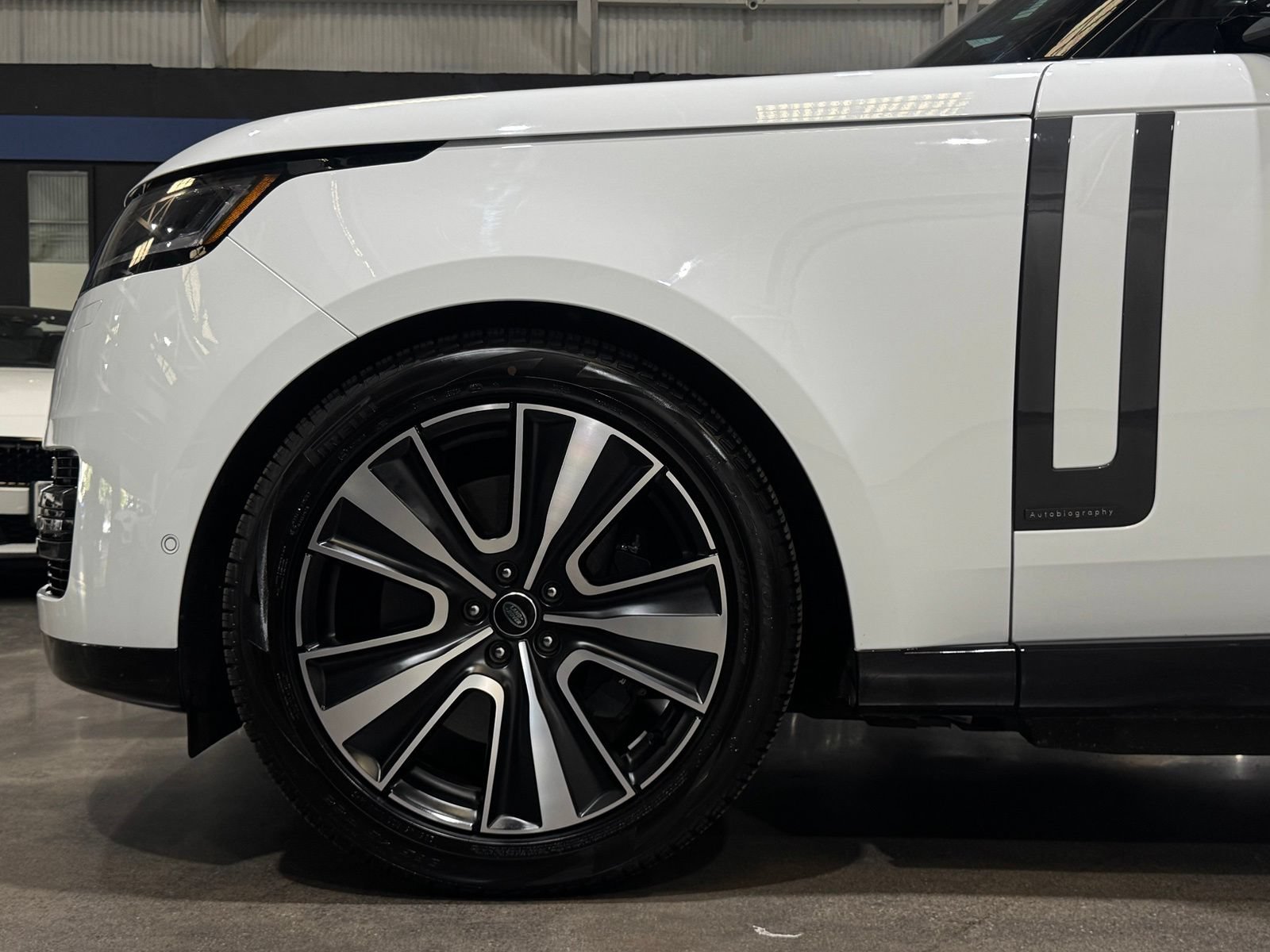 Used 2025 Land Rover Range Rover Autobiography AWD/4WD image 8
