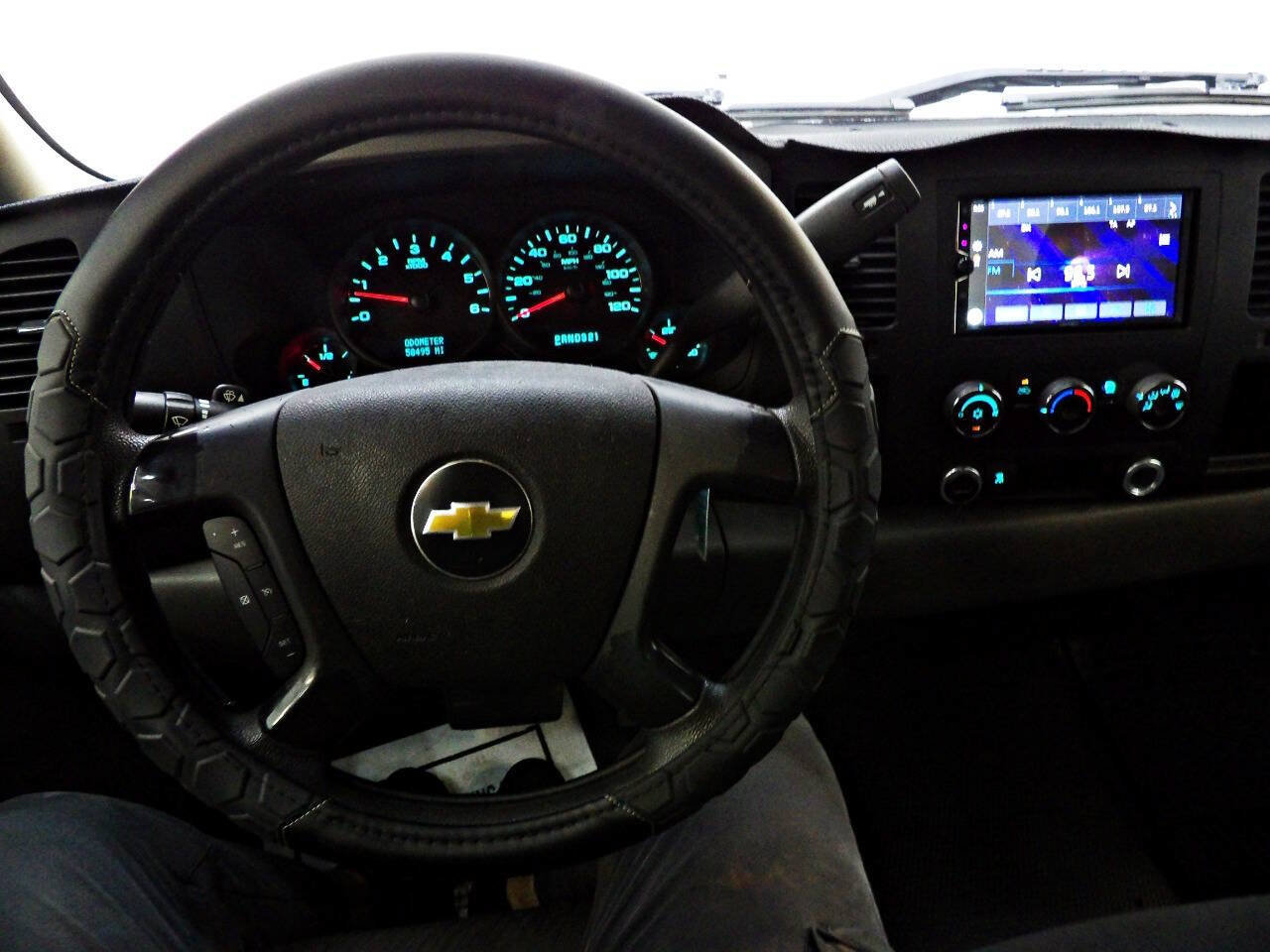 Used 2010 Chevrolet Silverado 1500 W/T RWD image 12