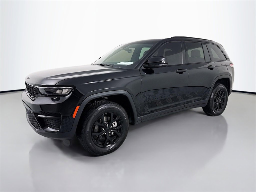 Used 2025 Jeep Grand Cherokee Altitude w/ Trailer Tow Package