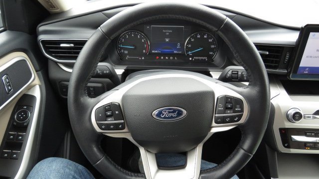 Certified 2022 Ford Explorer XLT w/ Equipment Group 202A image 21