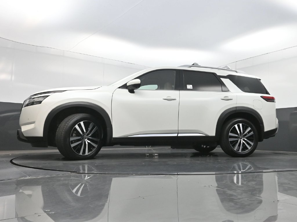 Used 2024 Nissan Pathfinder Platinum FWD image 32