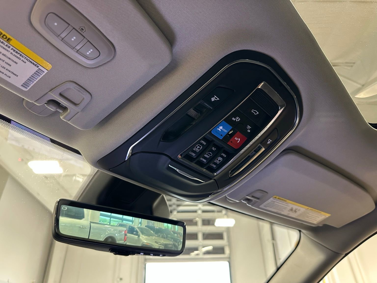 Used 2023 Jeep Grand Cherokee Limited w/ Luxury Tech Group II AWD/4WD image 36