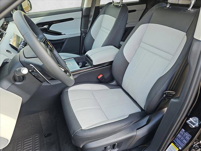 Certified 2025 Land Rover Range Rover Evoque Dynamic SE image 10