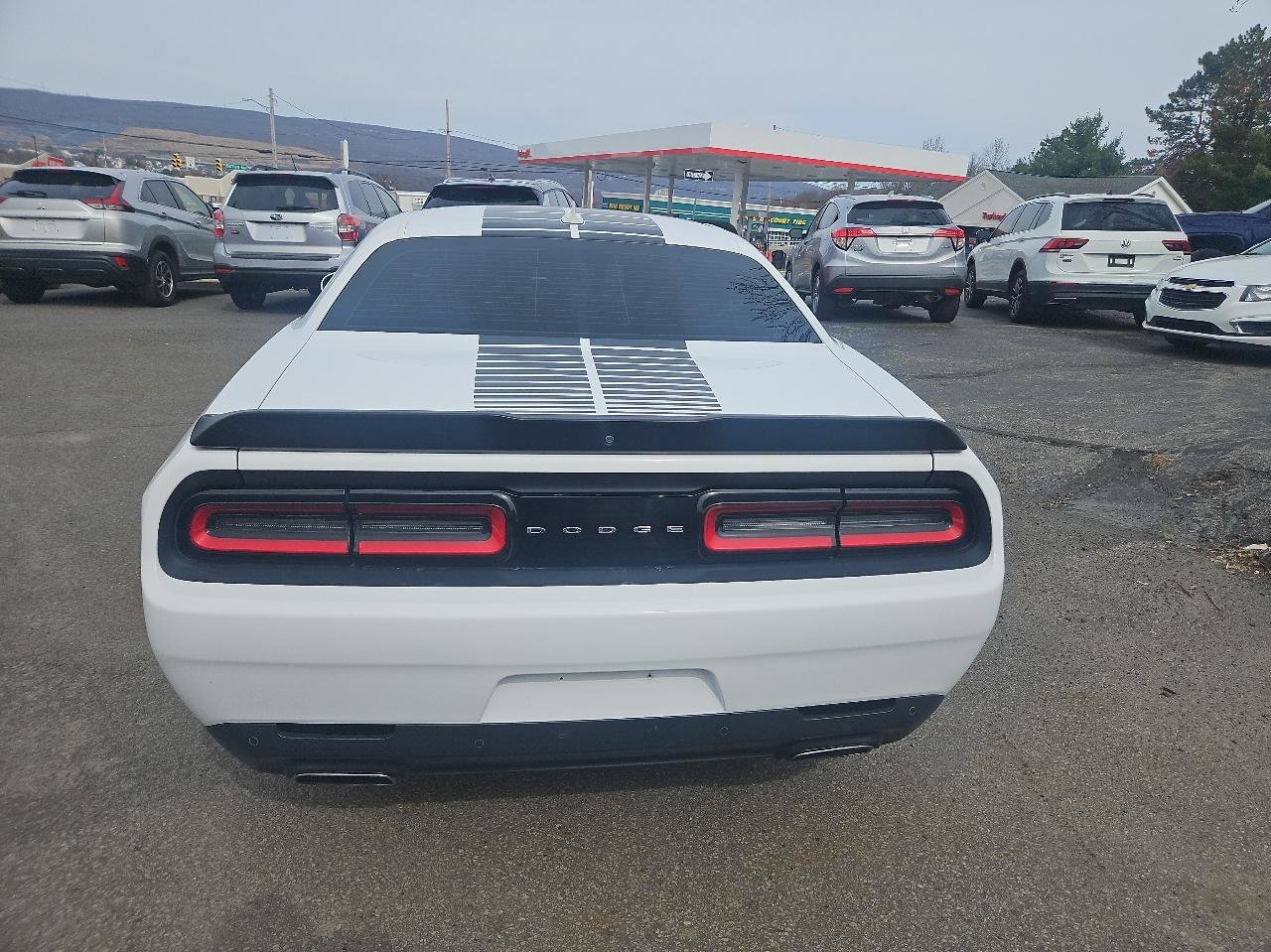 Used 2018 Dodge Challenger SXT Plus RWD image 4