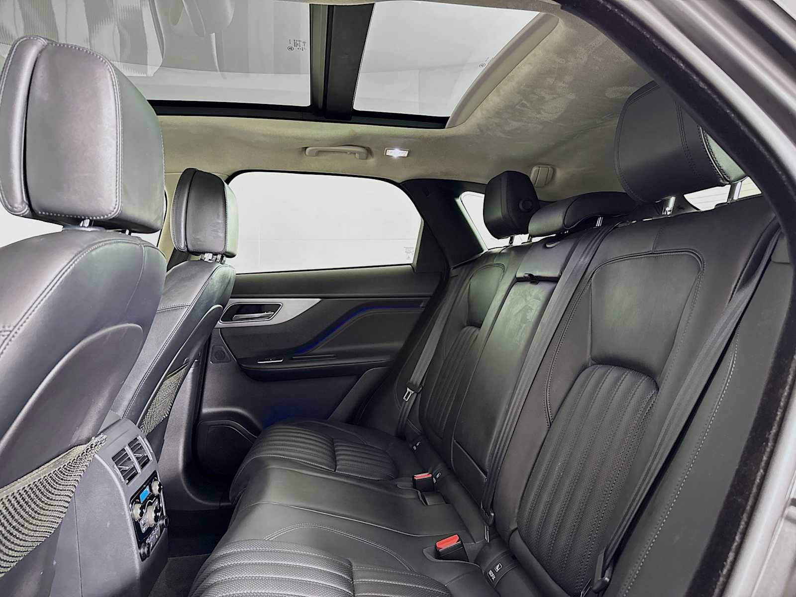 Used 2019 Jaguar F-PACE Portfolio AWD/4WD image 21