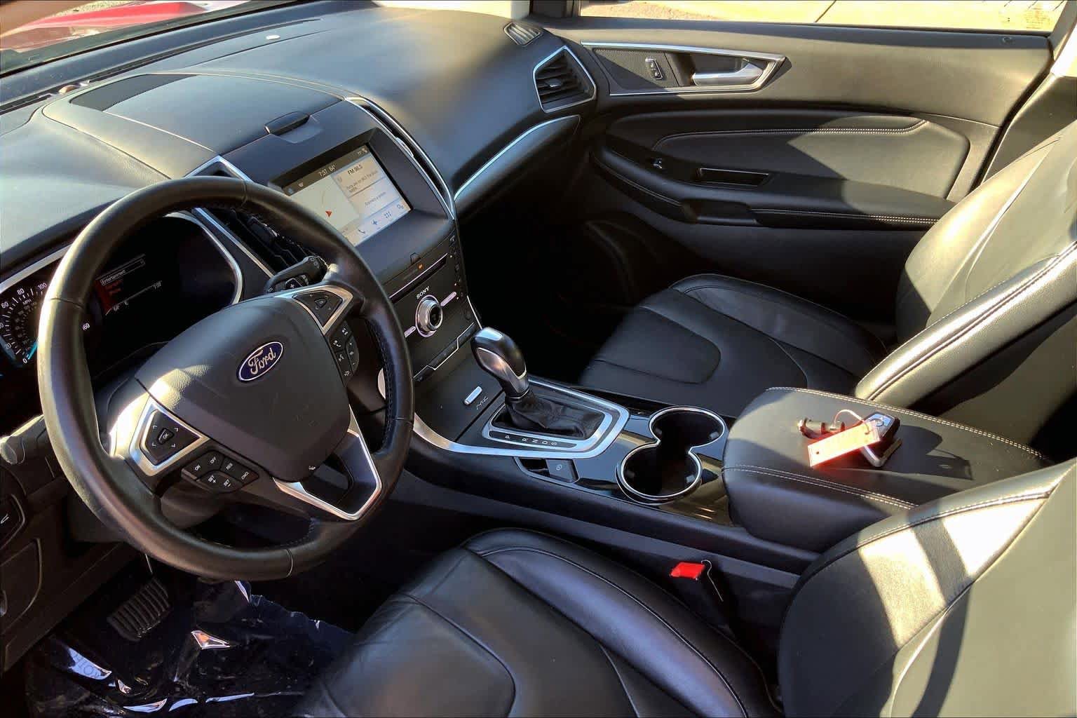 Used 2017 Ford Edge Titanium w/ Technology Package FWD image 16