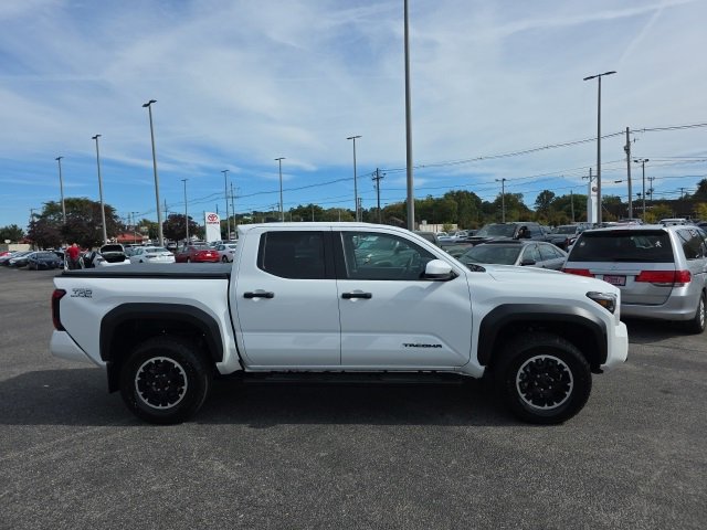 Used 2024 Toyota Tacoma TRD Off-Road image 3