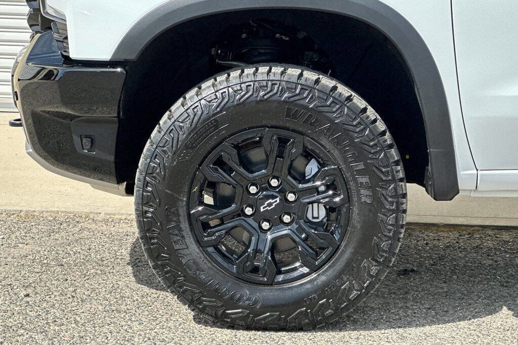 New 2026 Chevrolet Silverado 1500 ZR2 image 25