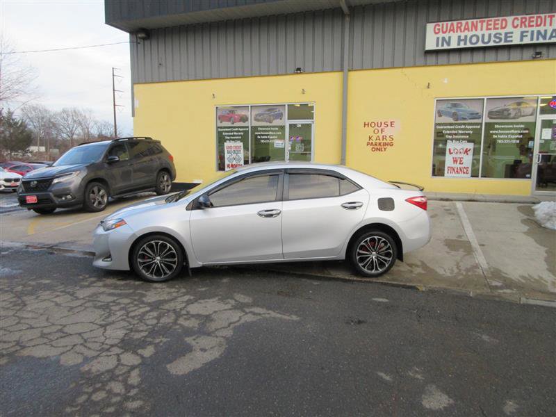Used 2018 Toyota Corolla LE image 2