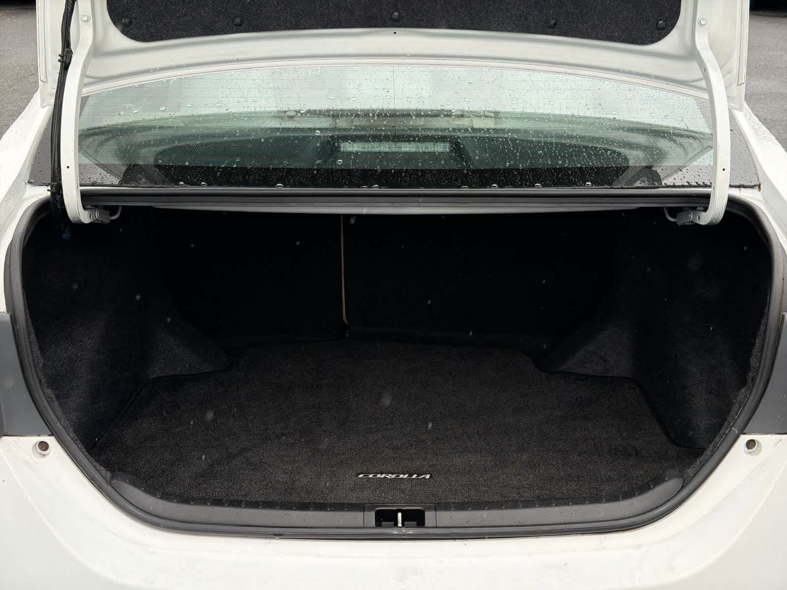 Used 2015 Toyota Corolla LE FWD image 34