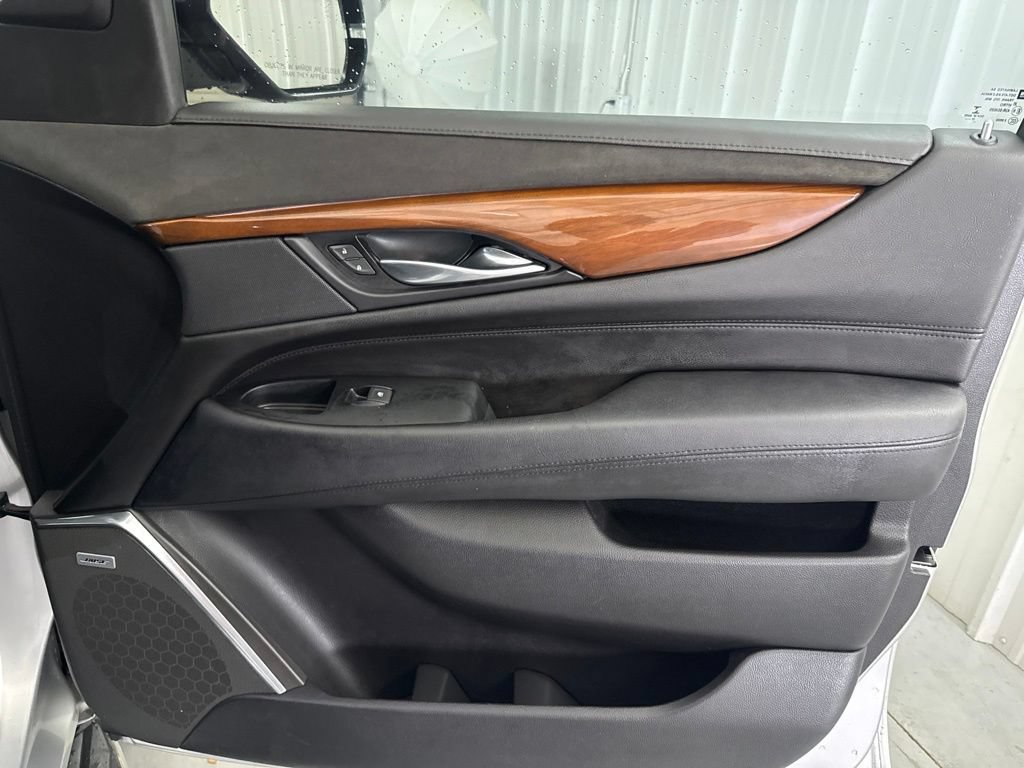 Used 2018 Cadillac Escalade ESV Luxury RWD image 22
