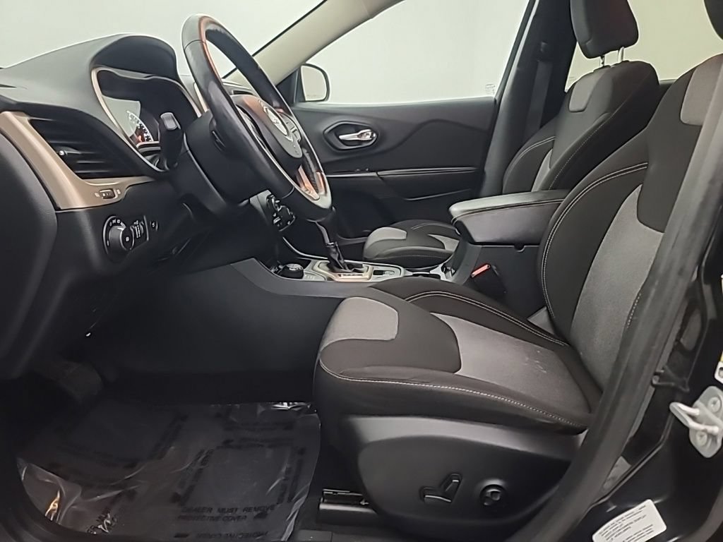 Used 2014 Jeep Cherokee Latitude w/ Comfort/Convenience Group AWD/4WD image 25