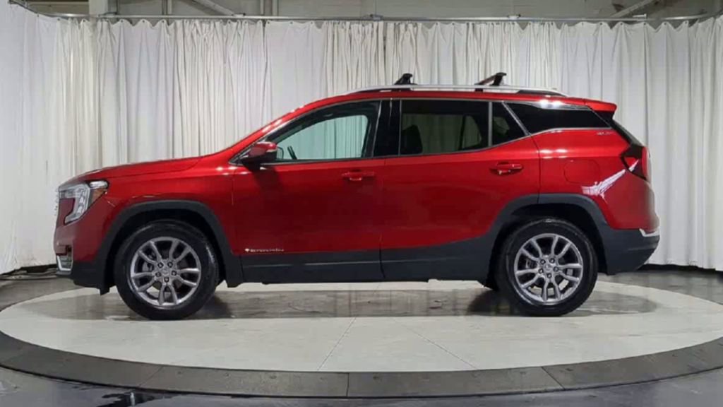 Used 2023 GMC Terrain SLT w/ LPO, Floor Liner Package AWD/4WD image 6