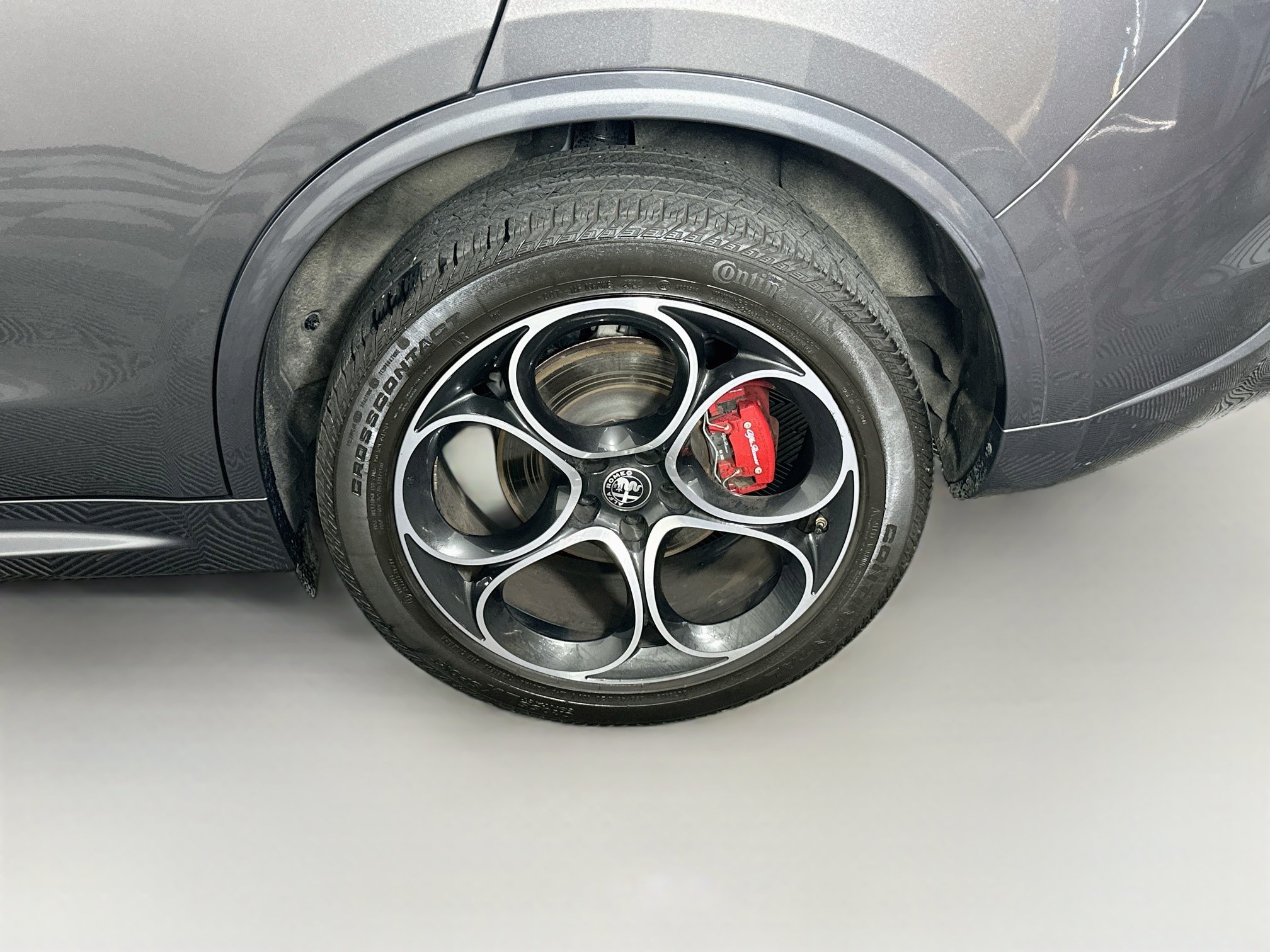 Used 2023 Alfa Romeo Stelvio Veloce AWD/4WD image 11