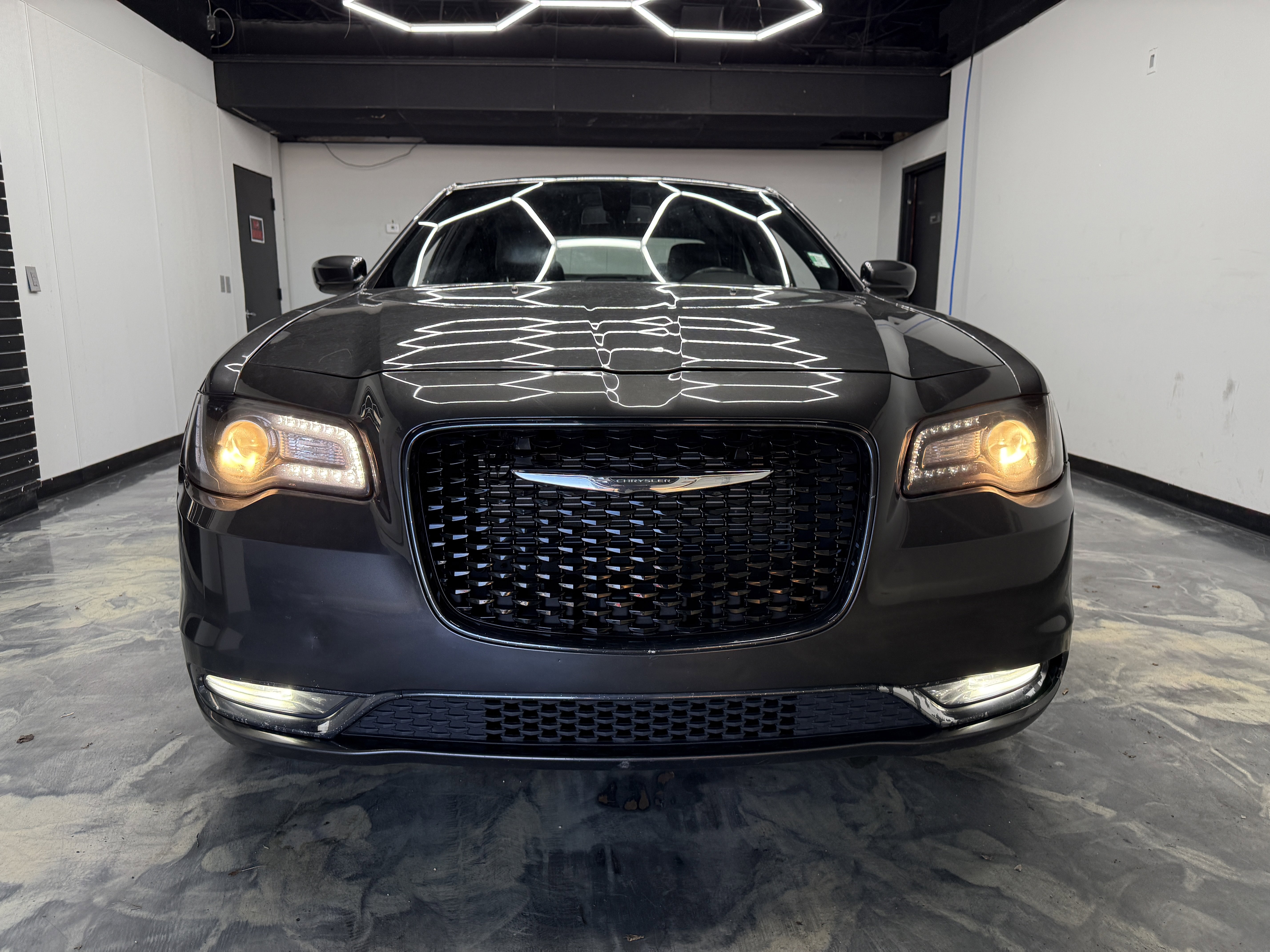 Used 2017 Chrysler 300 S image 7