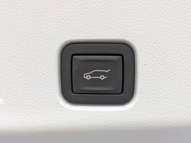 Used 2024 GMC Acadia Denali image 13