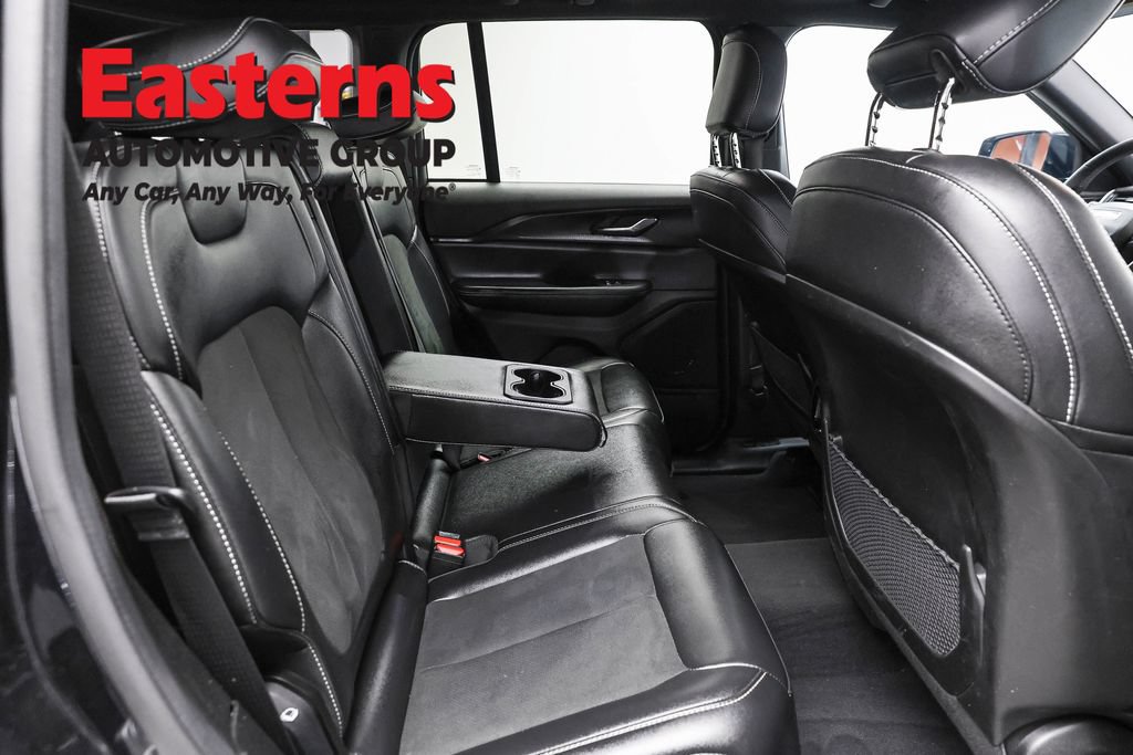 Used 2025 Jeep Grand Cherokee Altitude AWD/4WD image 24