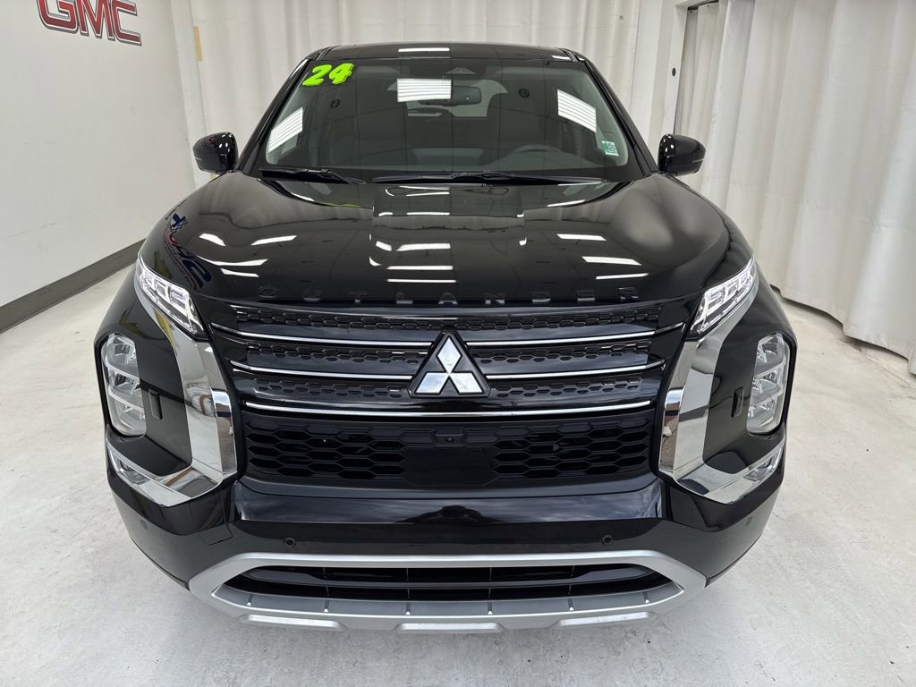 Used 2024 Mitsubishi Outlander SE video 2