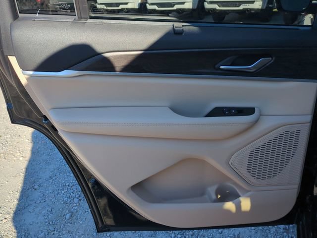 New 2025 Jeep Grand Cherokee L Limited w/ Luxury Tech Group II AWD/4WD image 34