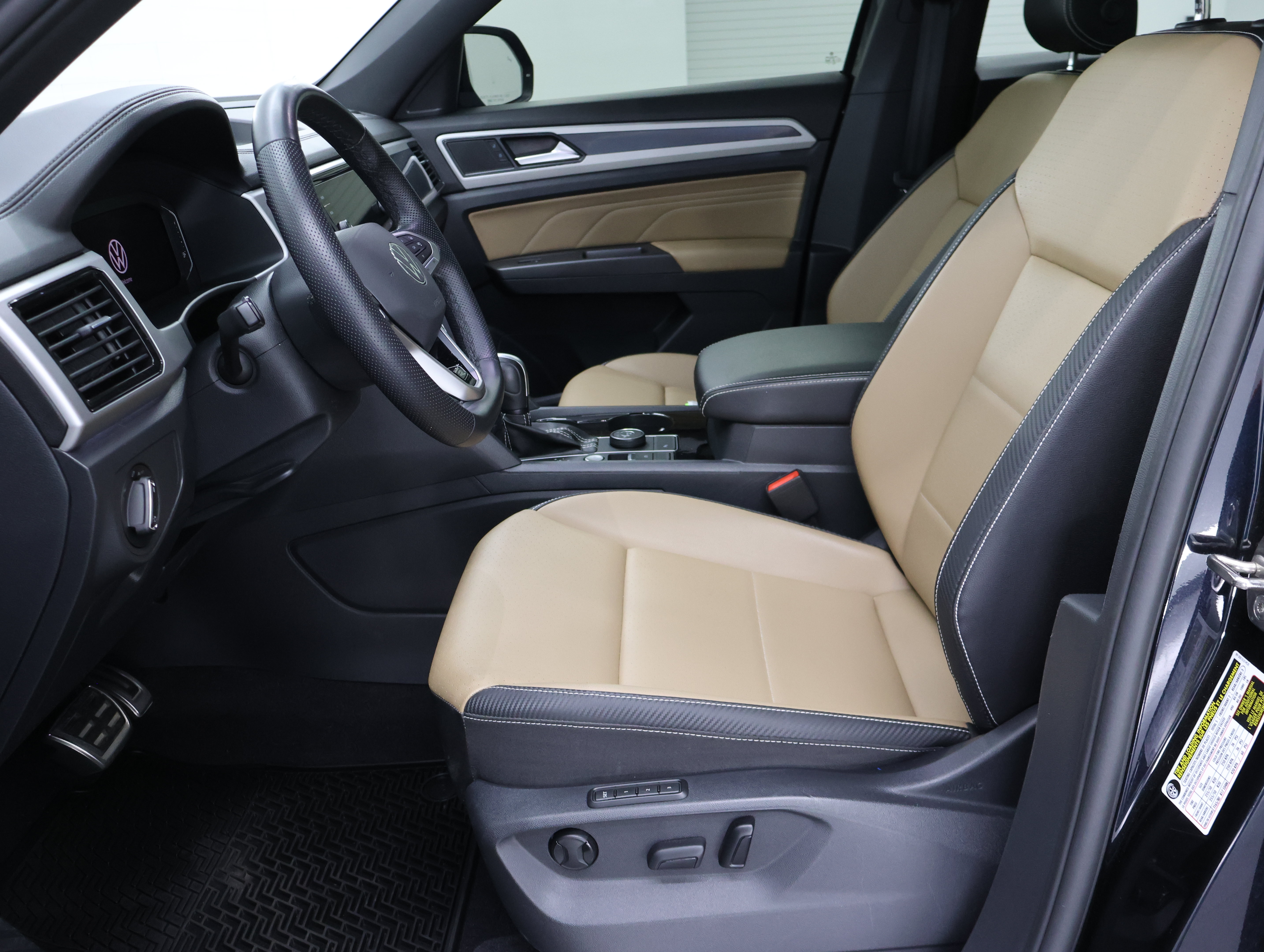 Used 2023 Volkswagen Atlas Cross Sport SEL R-Line AWD/4WD image 8