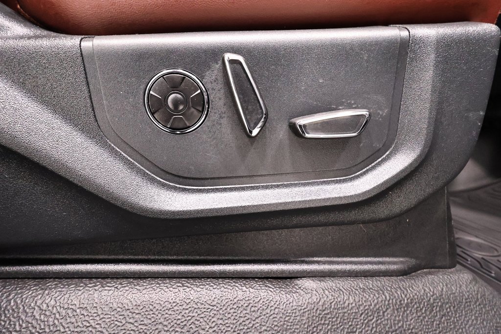 Used 2022 Ford F450 Platinum w/ FX4 Off-Road Package image 22