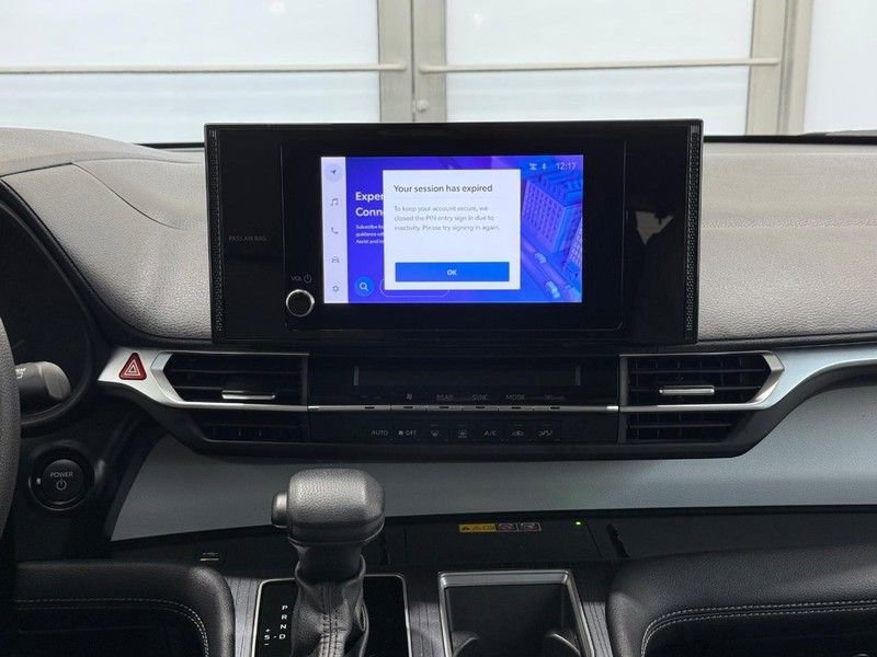 Used 2025 Toyota Sienna LE image 11